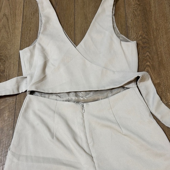 Shinestar Cream Sleeveless‎ Jumpsuit with Wide-Leg Design keyhole back tie back - Picture 4 of 6
